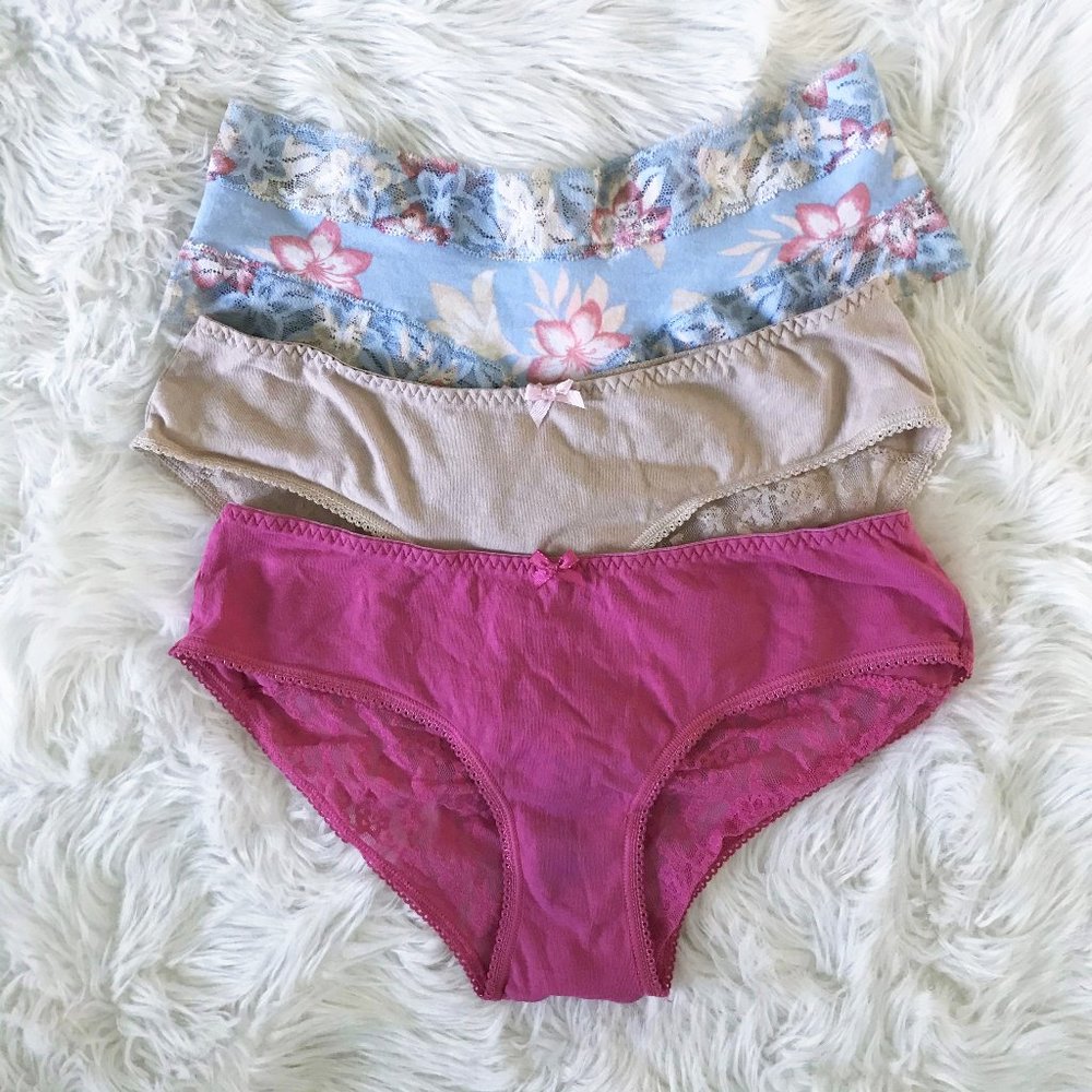 ❗️DONATING TMRW Victoria's Secret panties bundle